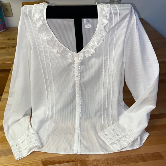 Liz Claiborne Tops - Liz Claiborne Lizwear Jeans White Cotton Blouse size XL